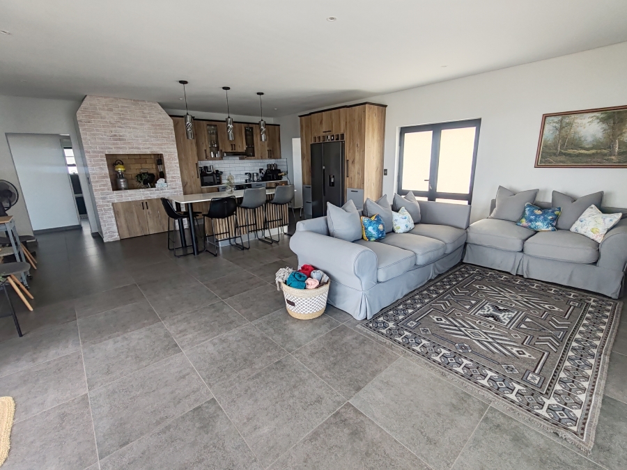 3 Bedroom Property for Sale in Hoogland Western Cape